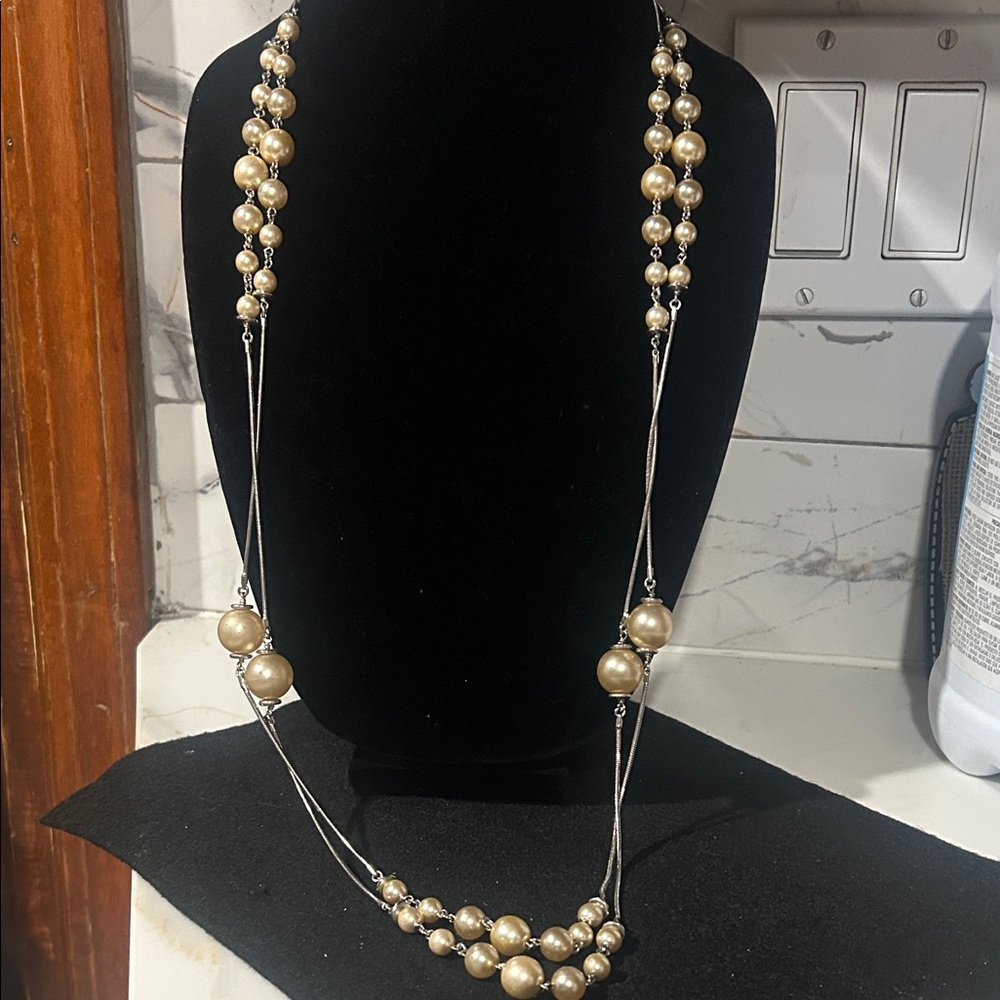 Chic Gold Pearl Necklace